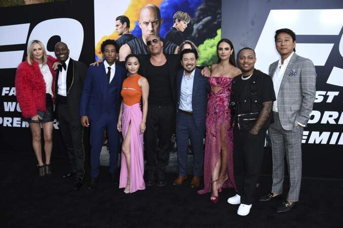Vin Diesel entouré de l'équipe de Fast & Furious 9 à l'avant-première du film au Chinese Theatre de Los Angeles vendredi 18 juin