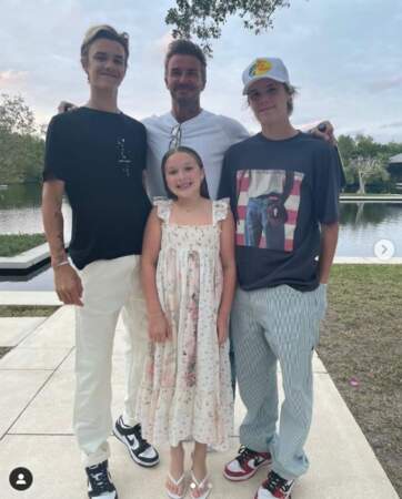Victoria Beckham a partagé une photo où apparaissent les membres de sa petite famille : David Beckham en compagnie de leurs enfants.