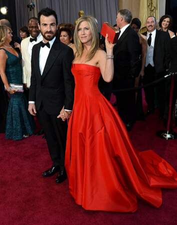 En 2012, Jennifer Aniston dit "oui" de nouveau, à l'acteur Justin Theroux dont elle est aujourd'hui séparée  
