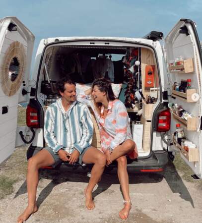 Pour Laury Thilleman et son mari Juan Arbelaez, c'est l'heure du road-trip en Galice (et ils ont prénommé leur camionnette Denise).