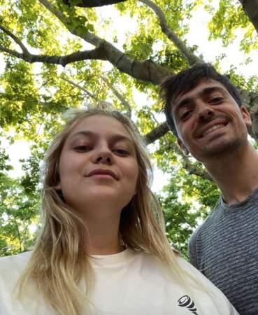 Selfie green pour Louane et son amoureux Florian Rossi.