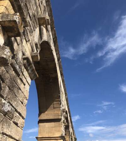 Gilles Verdez se promène lui en Occitanie, non loin, notamment, du  Pont du Gard