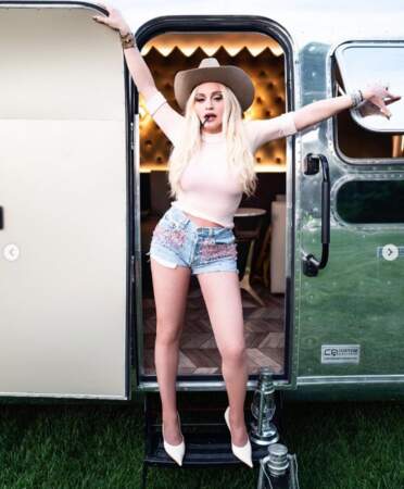 Et Madonna avait enfilé sa plus belle tenue de cowgirl pour son séjour en caravane.