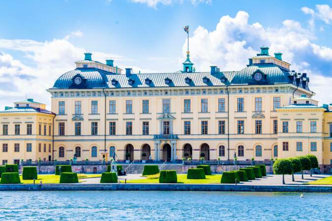 Le baptême du troisième fils du prince Carl Philip et de la princesse Sofia s'est déroulé ce samedi 14 août en l'église du château de Drottningholm, la résidence du roi Carl XVI Gustaf et de la reine Silvia. 