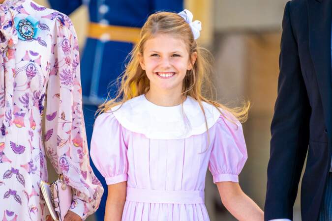 La princesse Estelle, aînée de la princesse Victoria et du prince Daniel, occupe la deuxième place dans l'ordre de succession au trône suédois. Elle est âgée de 9 ans.