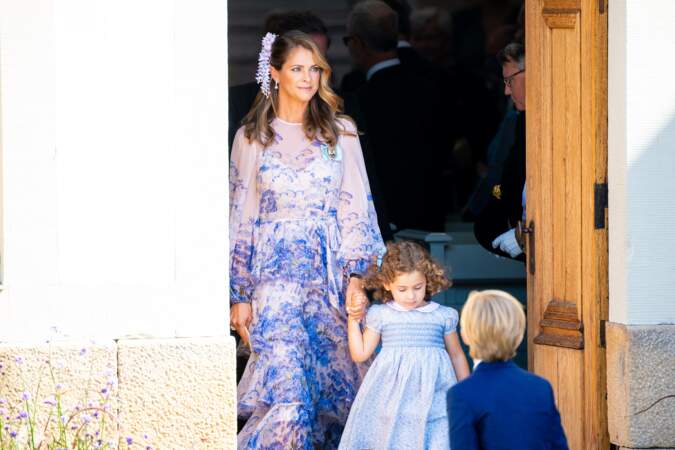 La princesse Madeleine et sa fille, la princesse Adrienne, âgée de 3 ans. Cette dernière occupe la onzième place dans l'ordre de succession au trône de Suède.