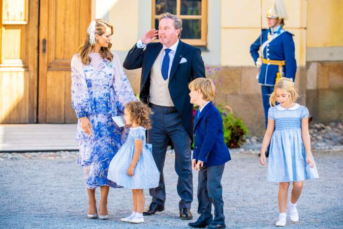 La princesse Madeleine, son époux Christopher O’Neill et leurs trois enfants, les princesses Leonoreet Adrienne, et le prince Nicolas, au baptême du prince Julian, samedi 14 août, à Drottningholm.