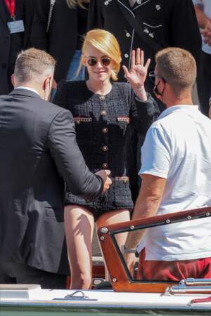 Le mini short Chanel porté par Kristen Stewart a séduit Venise