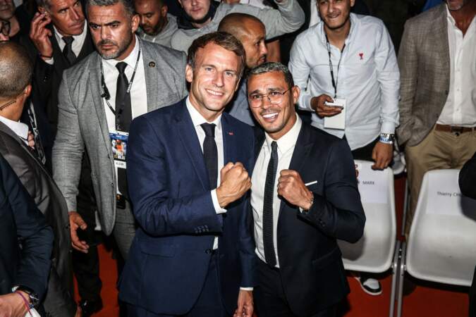 L'un des plus célèbres boxeurs contemporains français a posé aux côtés d'Emmanuel Macron.