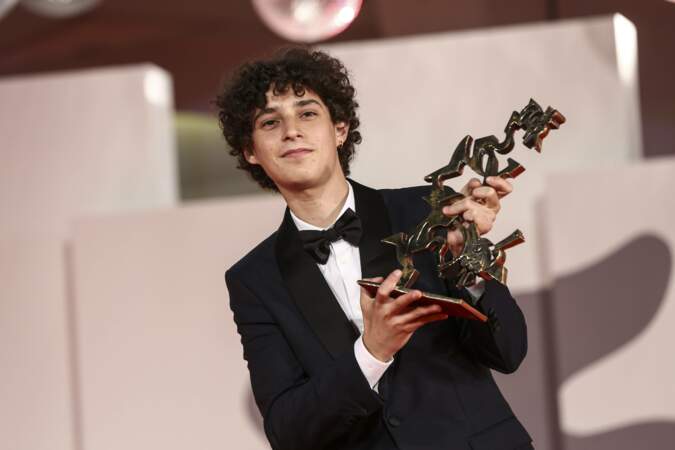 À 21 ans, Filippo Scotti reçoit le prix du meilleur jeune acteur