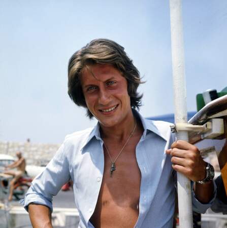 Le playboy en vacances sur le port de Nice en 1971.