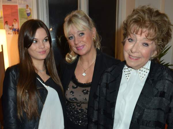 Avec sa fille Veronique Néry et sa petite-fille Laura Néry en 2012