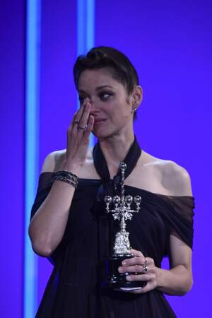 Émue, l'actrice française de 45 ans a laissé échapper quelques larmes lors de la remise du prix Donostia, qui récompense l'ensemble de son œuvre. 
