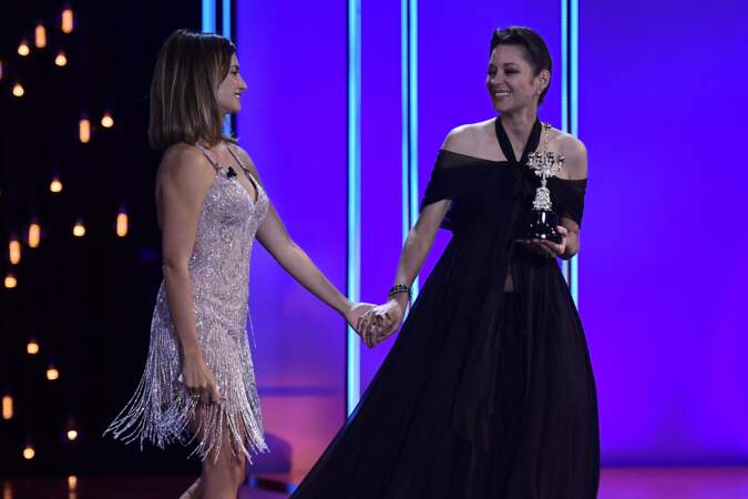 L'actrice était accompagnée sur scène par l'Espagnole Penélope Cruz, qui lui a remis le prix Donostia.