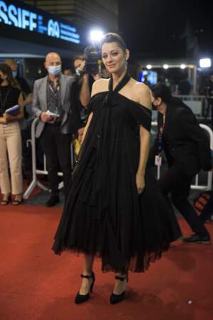 Glamour en total look noir, Marion Cotillard a assisté à la soirée d'ouverture du 69ème Festival international du film de San Sebastian, vendredi 17 septembre, pour recevoir le prix Donostia, récompensant l'ensemble de sa carrière.