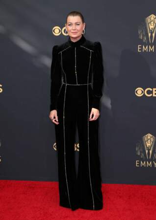 Ellen Pompeo a troqué sa blouse blanche de Grey's Anatomy contre une robe longue noire