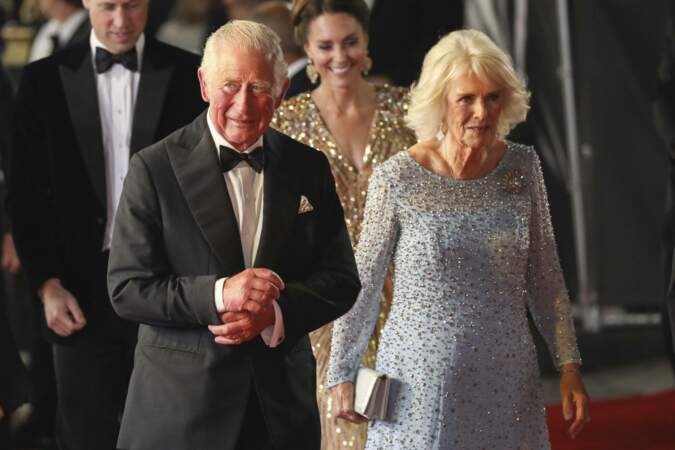 Le prince Charles et son épouse Camilla Parker Bowles sont aussi venus découvrir le nouveau 007