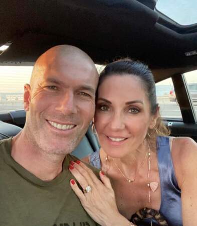 Selfie en amoureux pour Zinédine Zidane et sa femme Véronique.