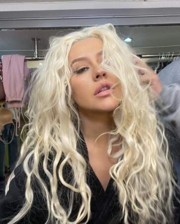 Christina Aguilera a tout misé sur la décoloration.