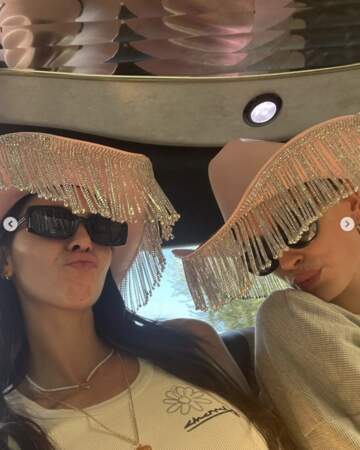 Chapeau ou abat-jour pour Kendall Jenner et Hailey Baldwin ? Les deux mon capitaine !