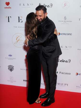 Eva Longoria et Cyril Hanoua, tous deux présents au Four Seasons Hotel George V à Paris, ont rejoint un parterre de stars au Global Gift Gala, le 30 octobre 2021. L'occasion pour l'actrice américaine et l'animateur français d'afficher une belle complicité. 