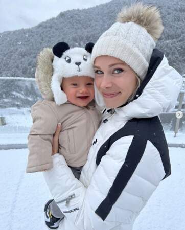 Nino, le fils de Marion Rousse, avait le smile pour son premier voyage à la neige.