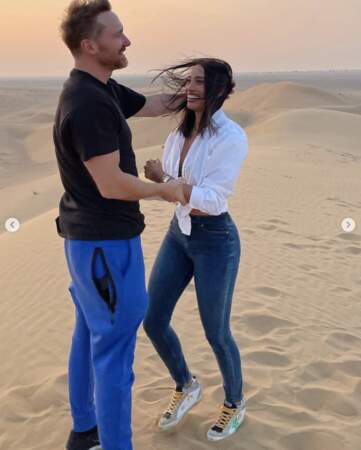 Tout aussi choux : David Guetta et Jess Ledon dans le désert de Dubaï.