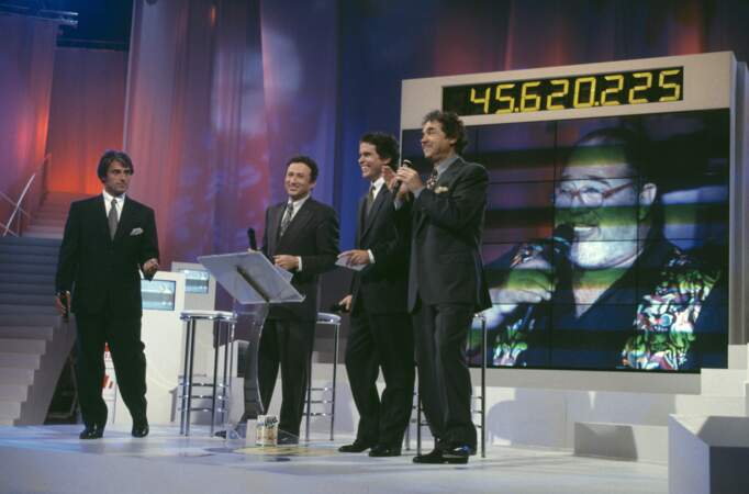 Pierre Perret, Claude Serillon, Gérard Holtz et Michel Drucker lors du Téléthon à Evry en 1994.