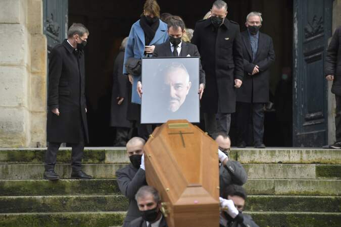 Le cercueil de Jean-Jacques Beineix quitte l'église Saint-Roch