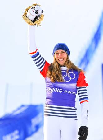 Chloe Trespeuch remporte l'argent au snowboard cross.