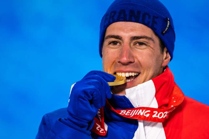 Quentin Fillon Maillet décroche la première médaille d'or française à la course en individuel au biathlon. 