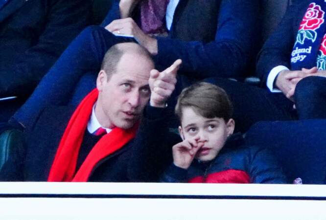 Le prince William complice avec son fils, le prince George, en tribunes
