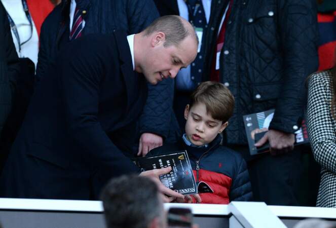 Le prince William initiant son fils, le prince George, au rugby lors du Tournoi des Six Nations