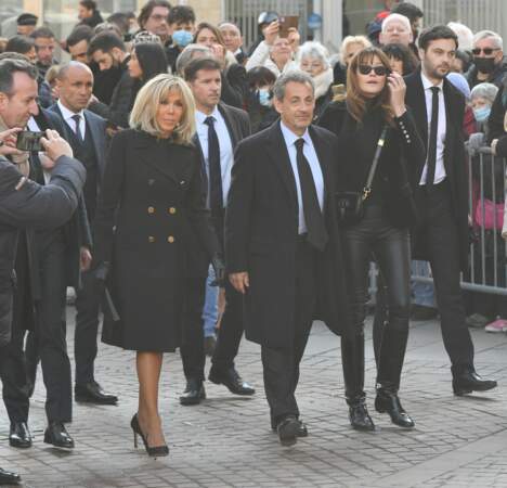 Nicolas Sarkozy entouré de Carla Bruni et Brigitte Macron