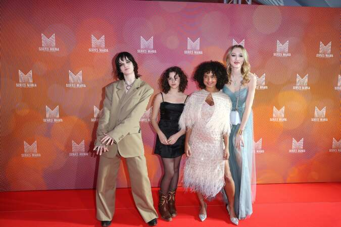 Paola Locatelli et les actrices de Chair Tendre ont pris la pose.