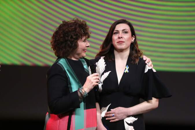 La directrice, Laurence Herszberg, est aux côtés de la présidente du Jury de la compétition internationale, la productrice ukrainienne Julia Sinkevych.