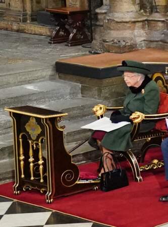 Elisabeth II drapée dans sa dignité et sa tristesse