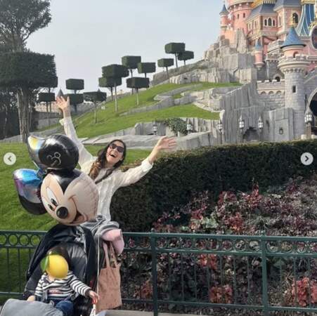 Joyce Jonathan a fait un petit tour avec sa fille Ghjulia à DisneyLand Paris et on vous laisse découvrir qui était la plus euphorique des deux.