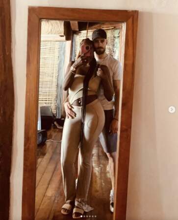 Et Aya Nakamura et son compagnon Vladimir Boudnikoff ont pris un selfie en amoureux durant leur séjour au Mexique.