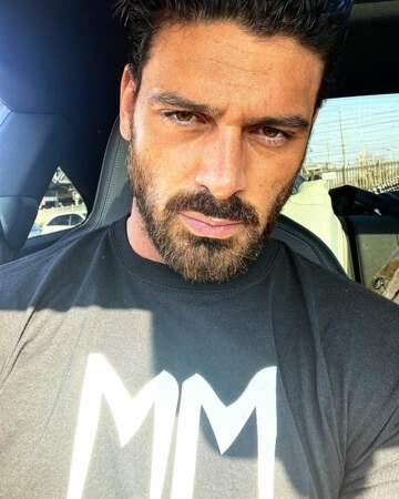 Malin Michele Moreno, pour éviter de perdre son tee-shirt, il a gravé ses initiales dessus.
