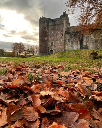 
Sam Heughan pourrait sortir de ce château en Écosse, utilisé dans la série Outlander.