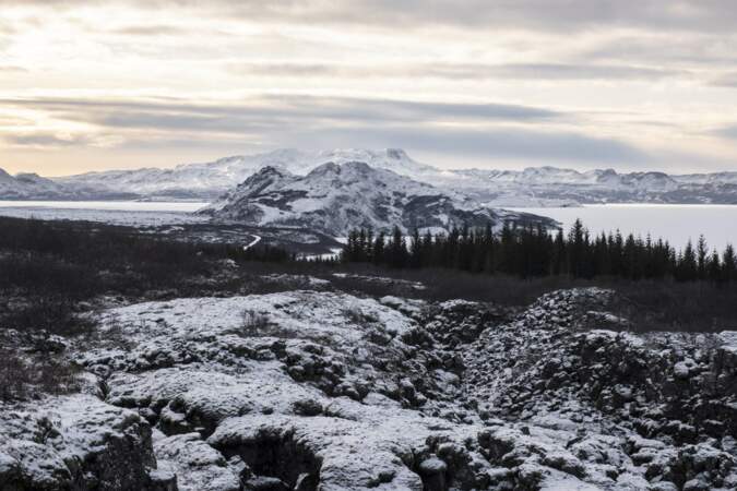 Une vue ennéigée du Thingvellir National Park en Islande, l'un des nombreux lieux de tournage de Game of Thrones.