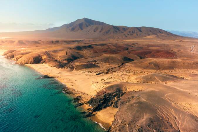 Et si pour les vacances, vous vous prélassiez sur l'île découverte dans Bienvenidos a Edén, à Lanzarote, en Espagne ? 