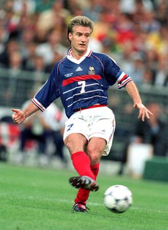 Didier Deschamps, le capitaine, a été le premier Français à soulever la Coupe du monde