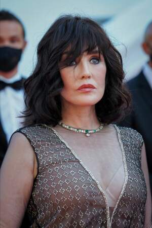 En 2021, elle coupe ses cheveux pour la présentation du film De son vivant au Festival de Cannes
