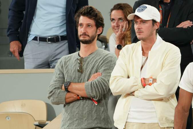 Pierre Niney est venu à Roland-Garros le 3 juin, avec son confrère Cesar Domboy.