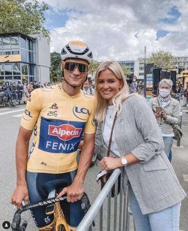 Le Belge Mathieu van der Poel en maillot jaune avec sa compagne Roxanne Bertels.