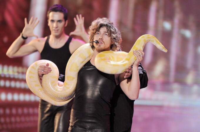 Il a performé avec un serpent pour rendre hommage à Britney Spears