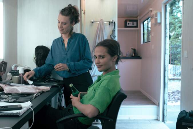 Alicia Vikander tient le rôle principal dans cette série d'Olivier Assayas