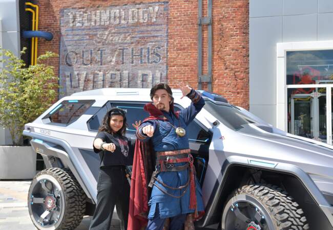 Iman Vellani (Miss Marvel) avec Doctor Strange 